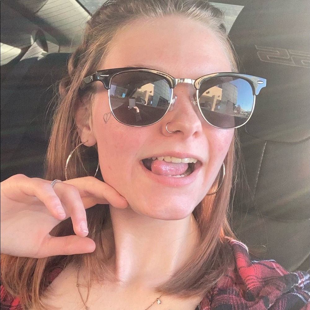 Meet your Posher, Neassa